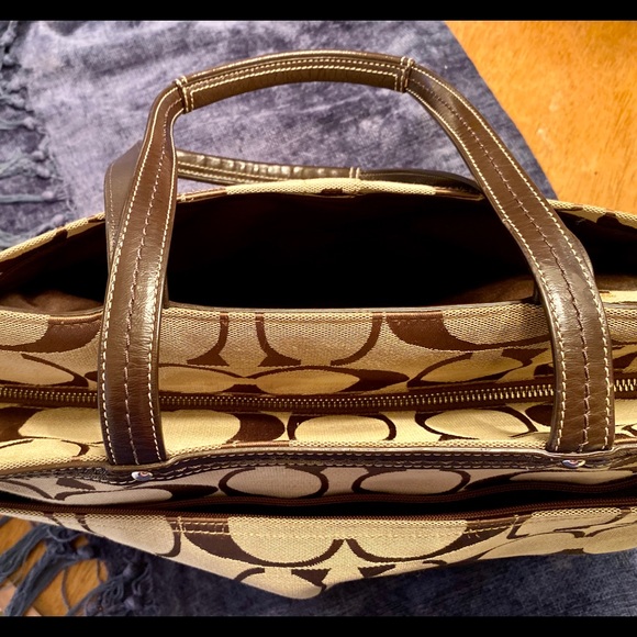 🌼Authentic Coach Signature Canvas Diaper Tote🌼 - Picture 4 of 7